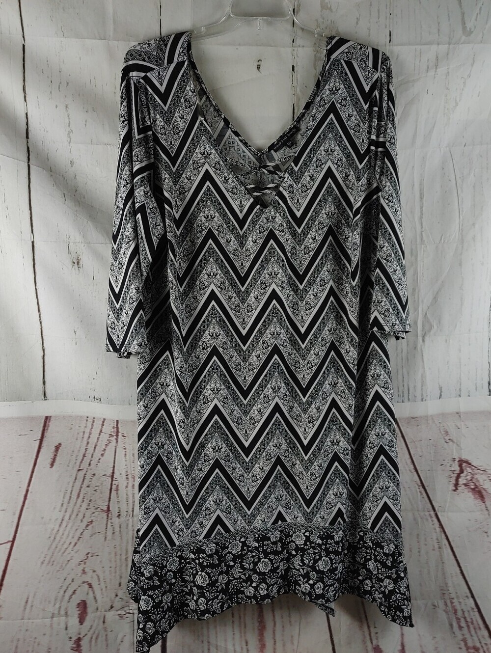 Three Pink Hearts Womens 3X Chevron Floral Ruffle Hem Shift Dress Plus Size